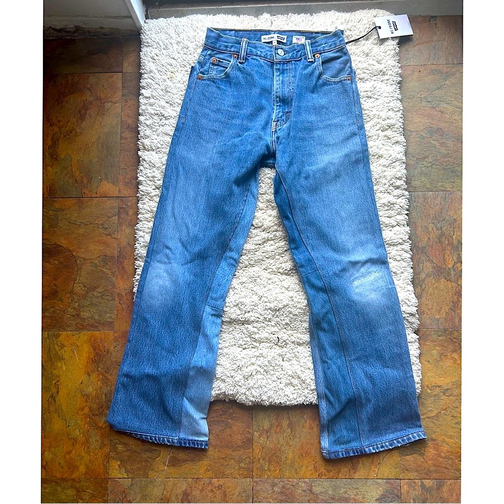 LEVI’S - Re/Done INDIGO LOOSE FLARE Women’s Jean// Size 23. Medium Blue Denim